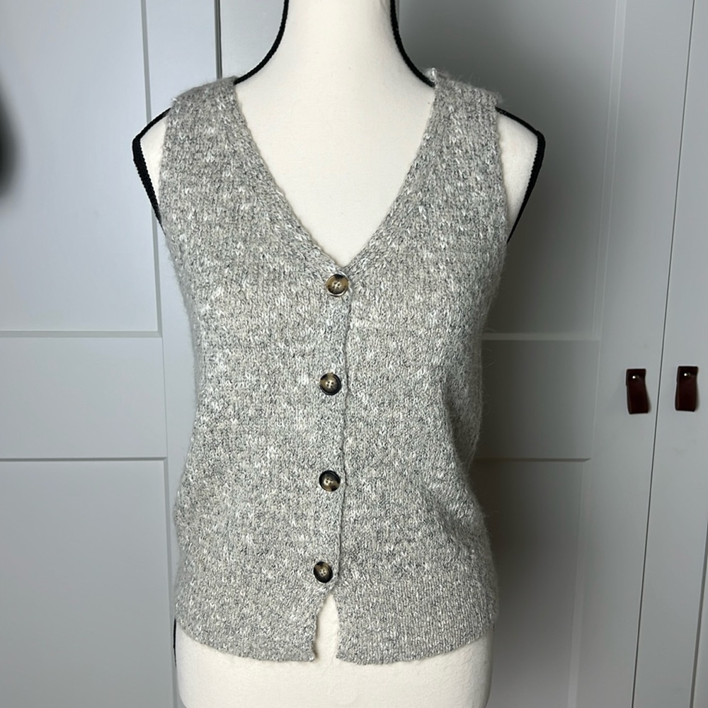 Sadie & Sage Gray button down knit vest tank top
